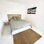 アパート Panoramic Seaview - 2 Bedroom, Main Ave, 15 Min Walk Beach, Workspace *