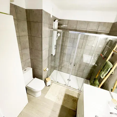 Panoramic Seaview - 2 Bedroom, Main Ave, 15 Min Walk Beach, Workspace Apartment *