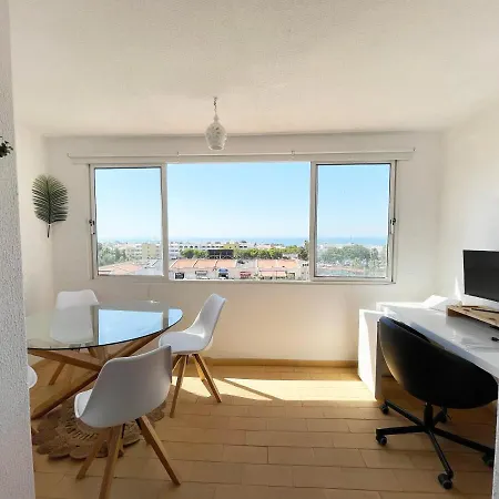 Panoramic Seaview - 2 Bedroom, Main Ave, 15 Min Walk Beach, Workspace アパート