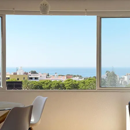Apartment Panoramic Seaview - 2 Bedroom, Main Ave, 15 Min Walk Beach, Workspace *