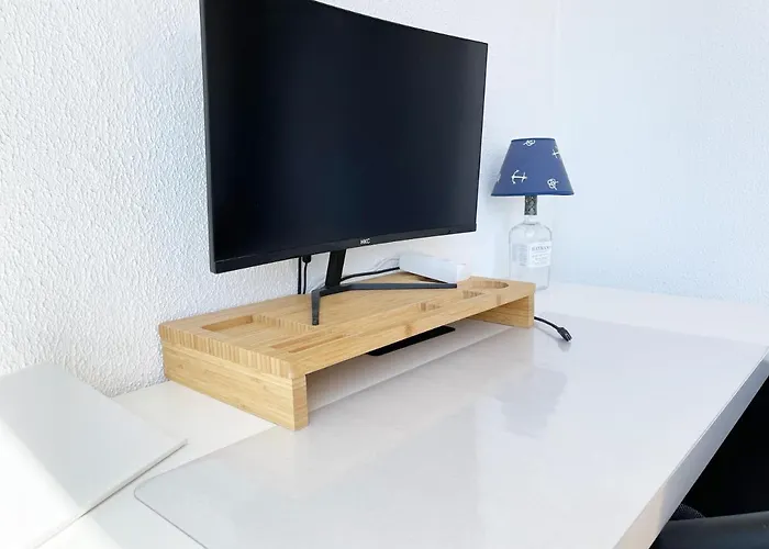 Panoramic Seaview - 2 Bedroom, Main Ave, 15 Min Walk Beach, Workspace Apartment *