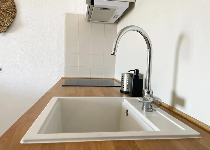 Panoramic Seaview - 2 Bedroom, Main Ave, 15 Min Walk Beach, Workspace Apartment *