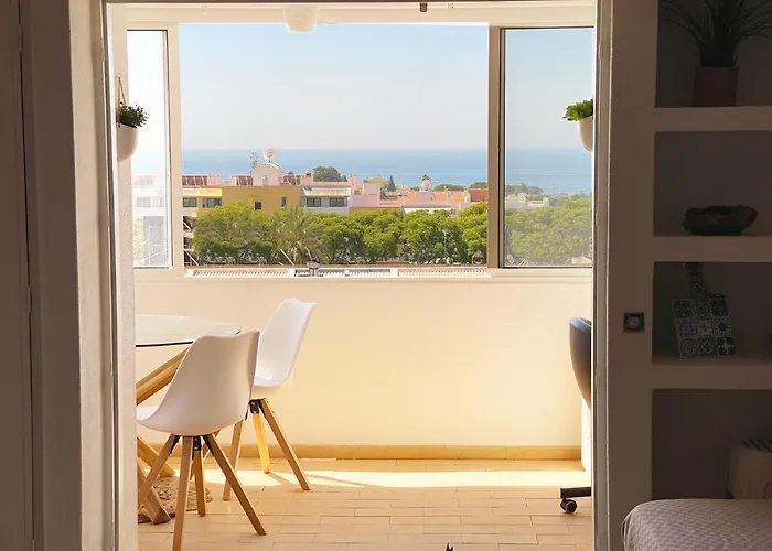 Apartment Panoramic Seaview - 2 Bedroom, Main Ave, 15 Min Walk Beach, Workspace Albufeira