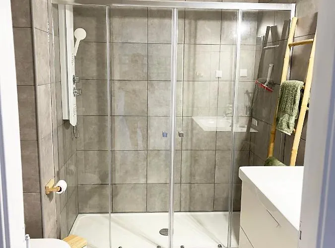 아파트 Panoramic Seaview - 2 Bedroom, Main Ave, 15 Min Walk Beach, Workspace *