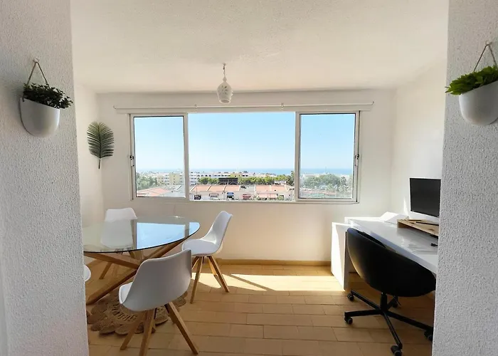 Panoramic Seaview - 2 Bedroom, Main Ave, 15 Min Walk Beach, Workspace 아파트